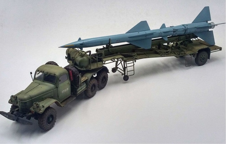 MÔ HÌNH TÊN LỬA HQ-2 MISSILE ON TRANSPORT TRAILER (XANH) TRUMPETER