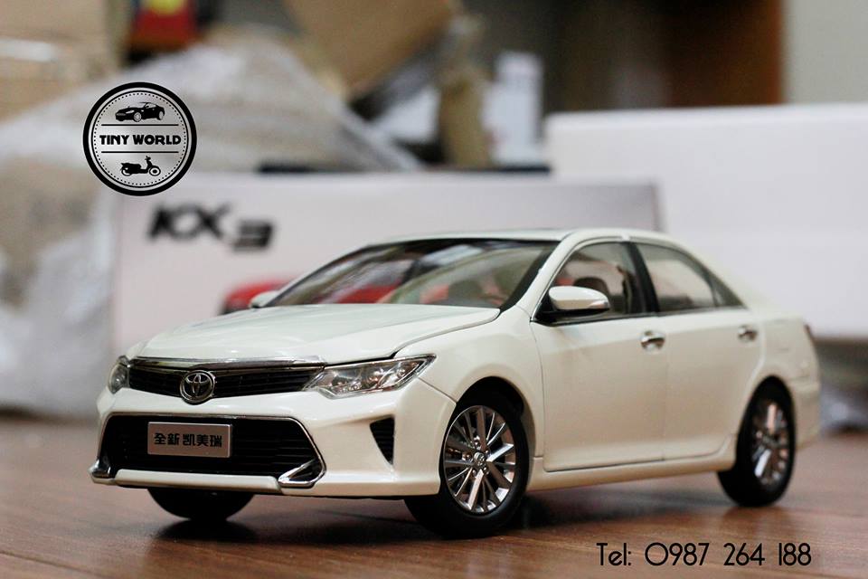 MÔ HÌNH Ô TÔ TOYOTA CAMRY 2015 (TRẮNG) 1:18 PAUDI