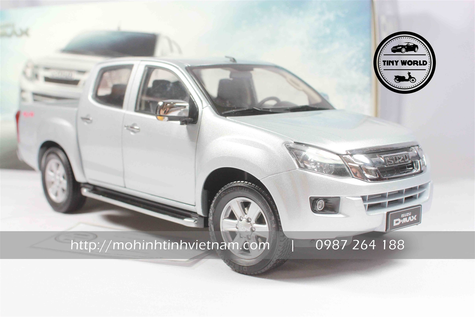 MÔ HÌNH Ô TÔ ISUZU D-MAX (BẠC) 1:18 DEALER