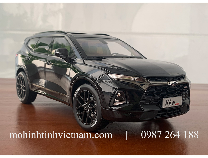 MÔ HÌNH Ô TÔ CHEVROLET TRAILBLAZER RS 2020 (ĐEN) 1:18 DEALER