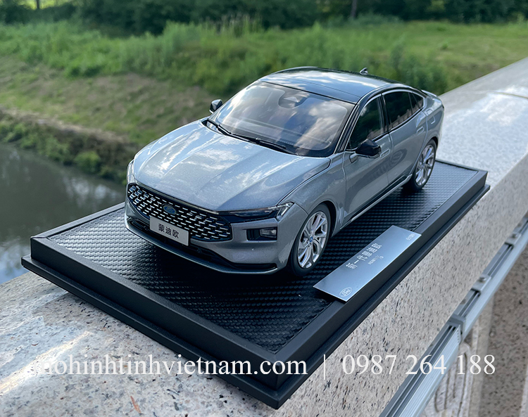 MÔ HÌNH Ô TÔ FORD MONDEO 2022 (XÁM) 1:18 DEALER