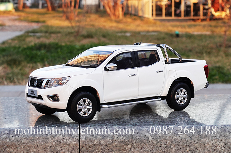 MÔ HÌNH Ô TÔ NISSAN NAVARA (TRẮNG) 1:18 DEALER