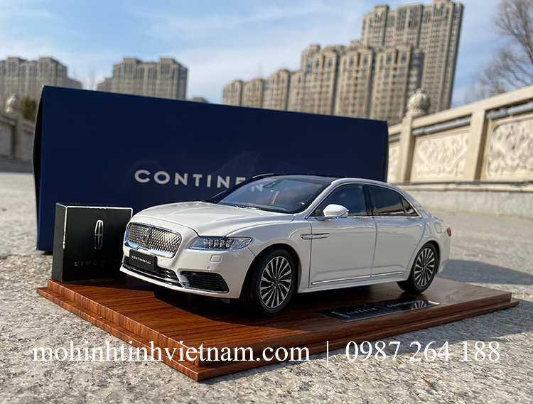 MÔ HÌNH Ô TÔ LINCOLN CONTINENTAL (TRẮNG) 1:18 DEALER