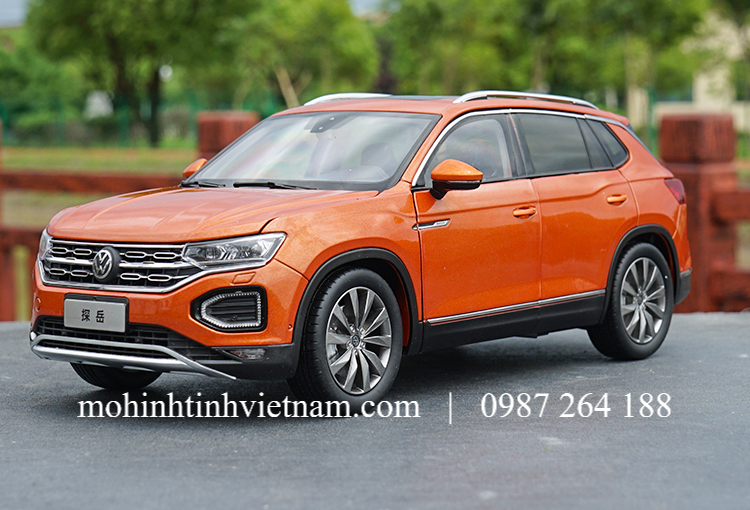 MÔ HÌNH Ô TÔ VOLKSWAGEN TAYRON TOUAREG 2019 (CAM) 1:18 DEALER