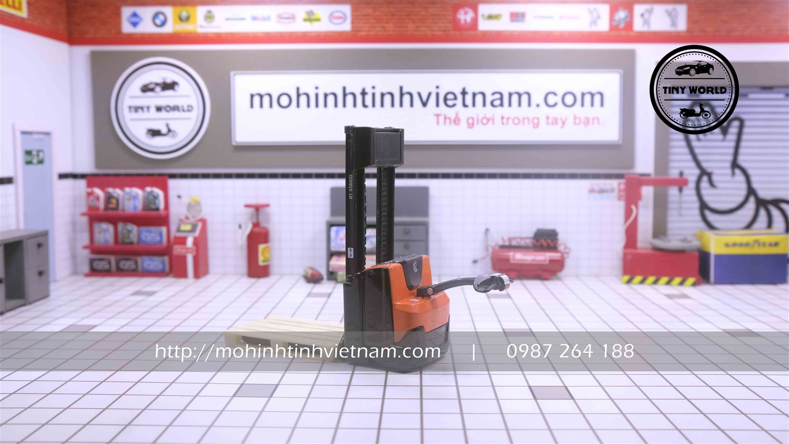MÔ HÌNH XE NÂNG BT STAXIO (ĐỎ) 1:24