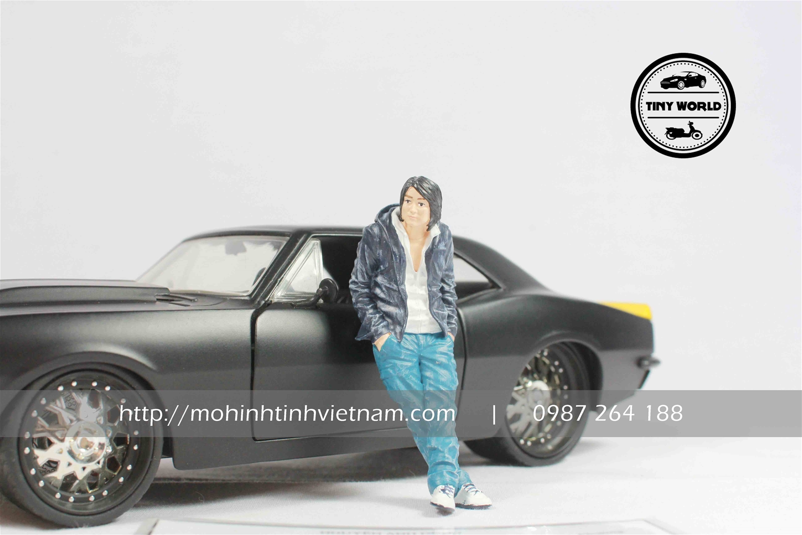 FIGURE HAN (XANH) 1:24 DIECAST MODEL