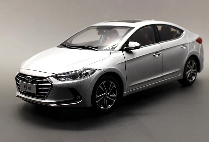 MÔ HÌNH Ô TÔ HYUNDAI ELANTRA 2016 (BẠC) 1:18 DEALER