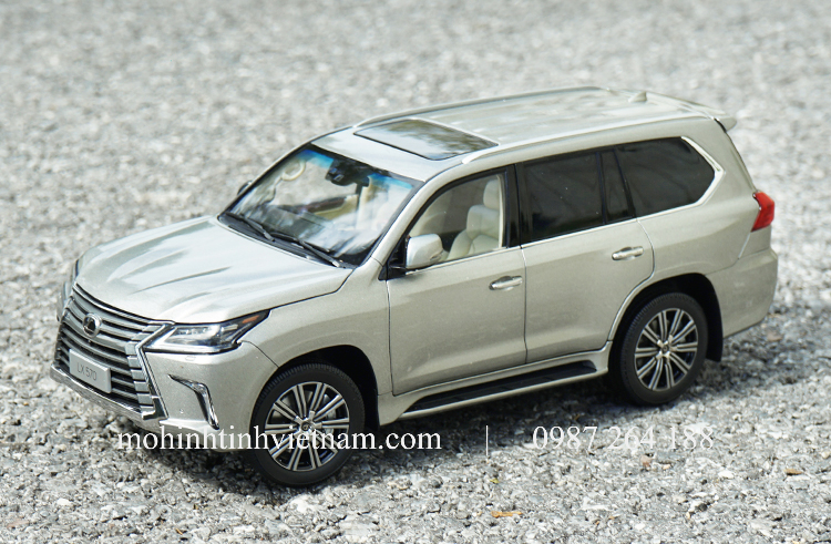 MÔ HÌNH Ô TÔ LEXUS LX570 (BẠC) 1:18 KYOSHO