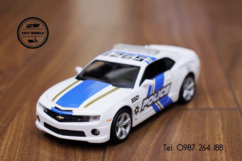 MÔ HÌNH Ô TÔ CHEVROLET CAMARO RS 2010 POLICE (TRẮNG) 1:24 MAISTO