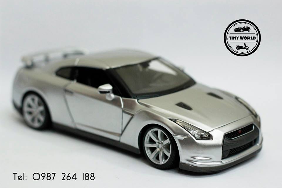 MÔ HÌNH Ô TÔ NISSAN GT-R (BẠC) 1:24 MAISTO