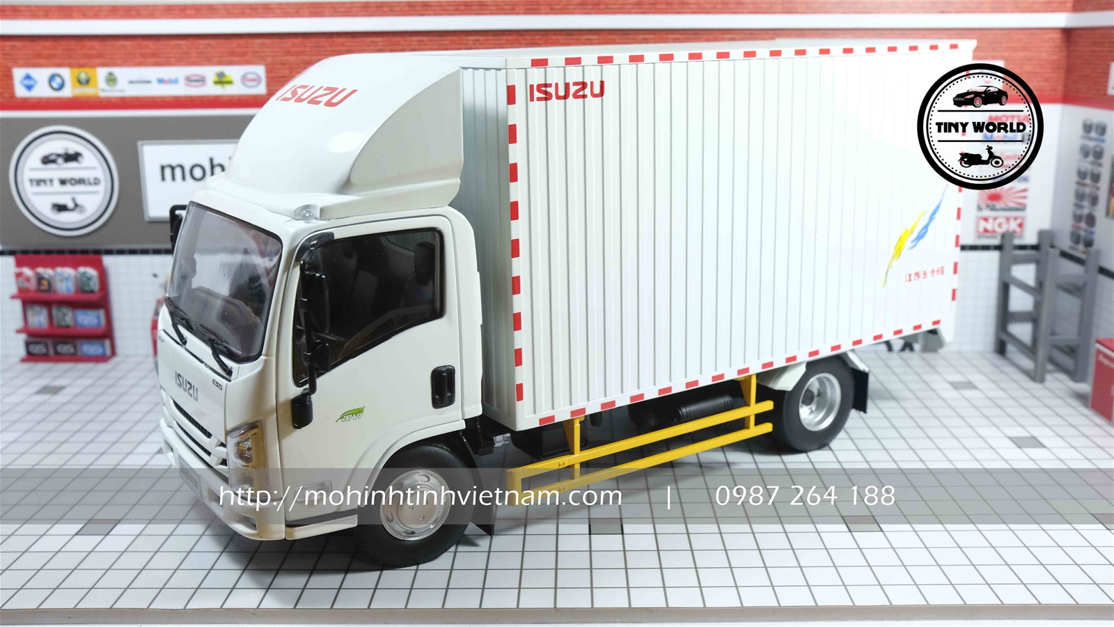 MÔ HÌNH XE TẢI ISUZU (TRẮNG) 1:18 DEALER