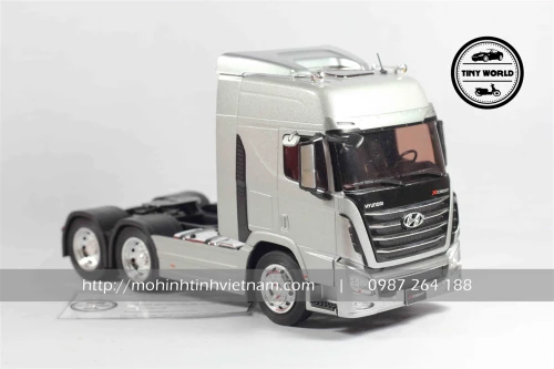 MÔ HÌNH ĐẦU KÉO HYUNDAI XCIENT (BẠC) 1:32 DEALER