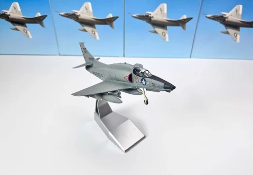 MÔ HÌNH MÁY BAY A-4 SKYHAWK (XÁM) 1:72
