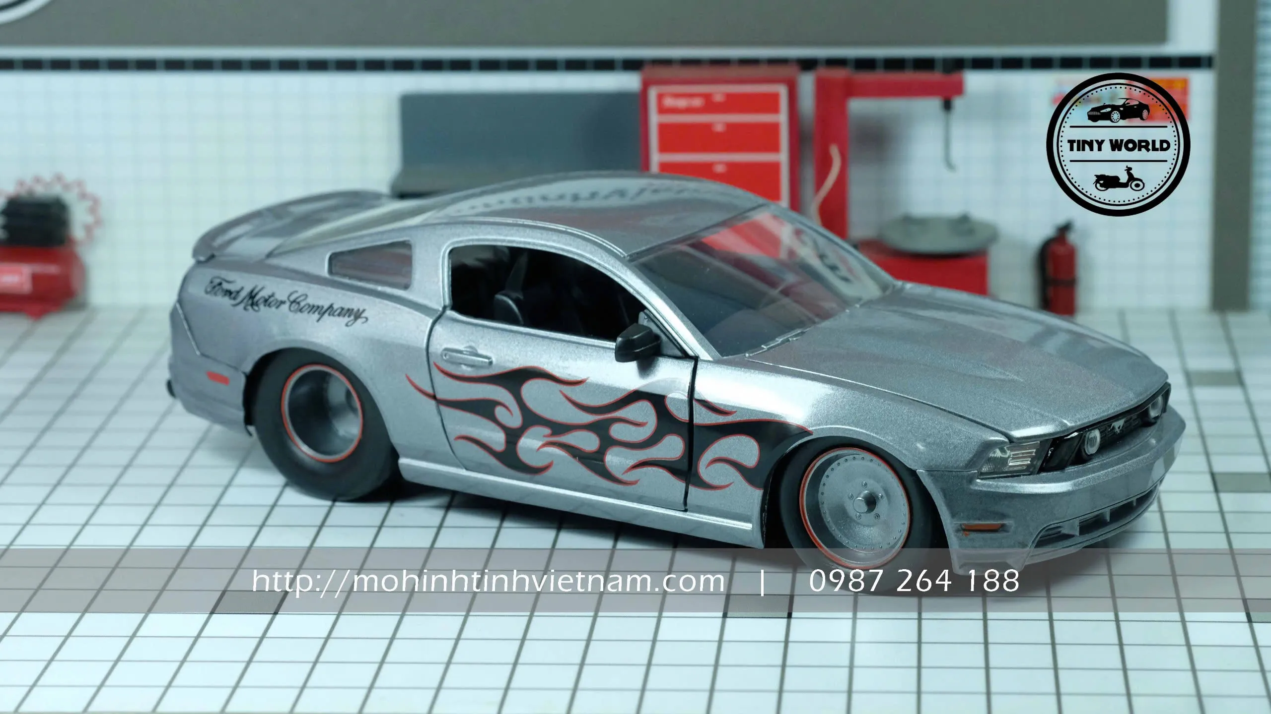 MÔ HÌNH Ô TÔ FORD MUSTANG GT 2010 (XÁM) 1:24 JADA