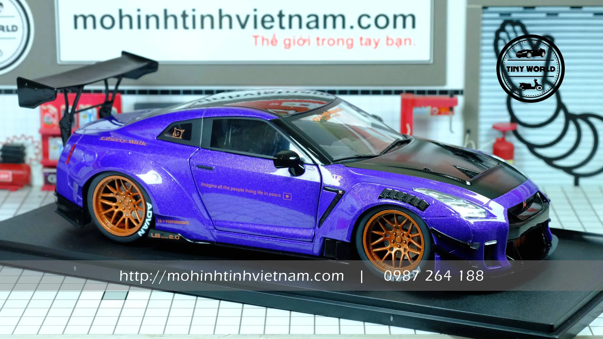 MÔ HÌNH Ô TÔ NISSAN GT-R (R35) LBWK BODY KIT TYPE 2 (TÍM) 1:18 SOLIDO