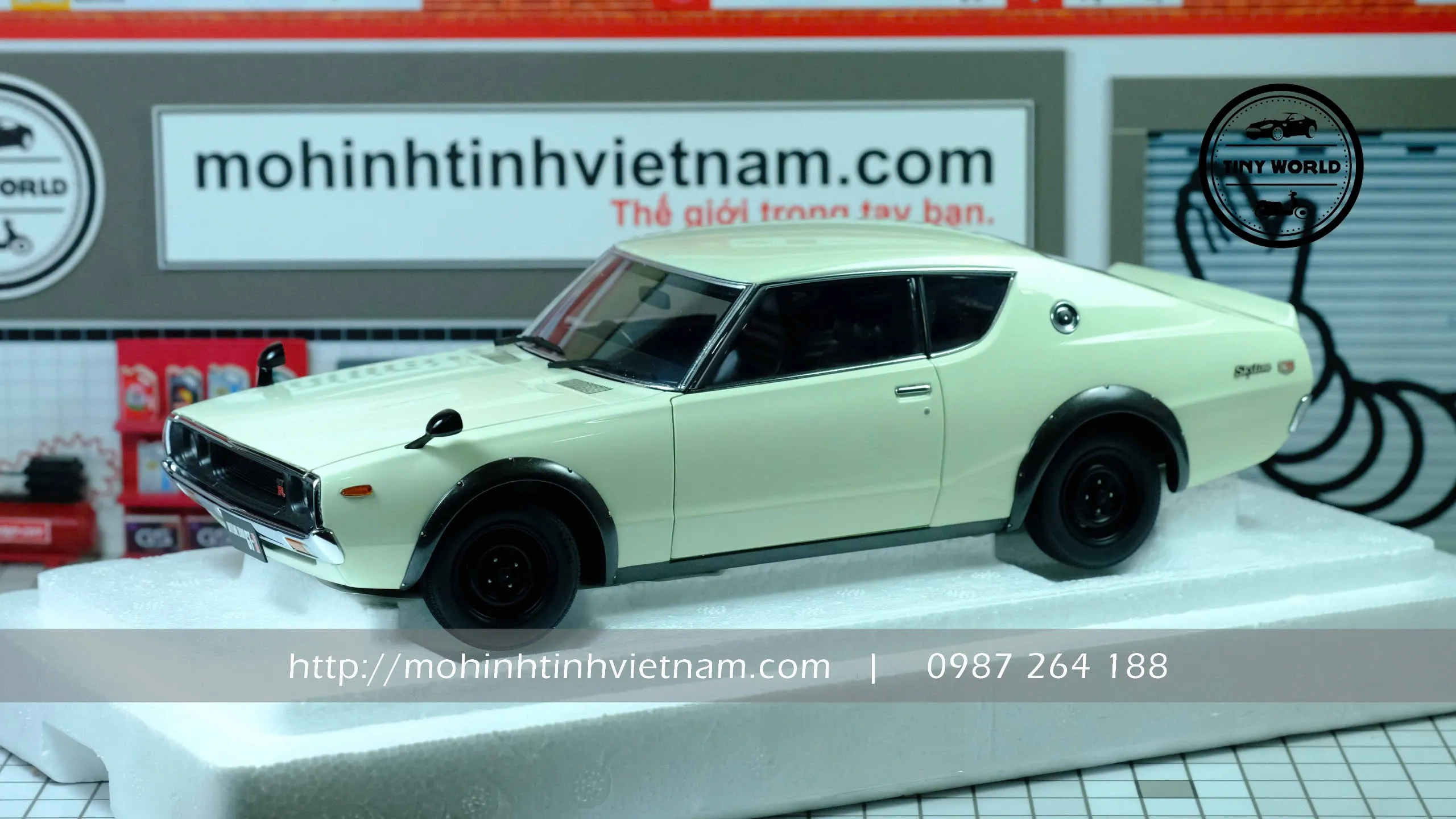 MÔ HÌNH Ô TÔ NISSAN SKYLINE 2000 GT-R (TRẮNG) 1:18 AUTOART