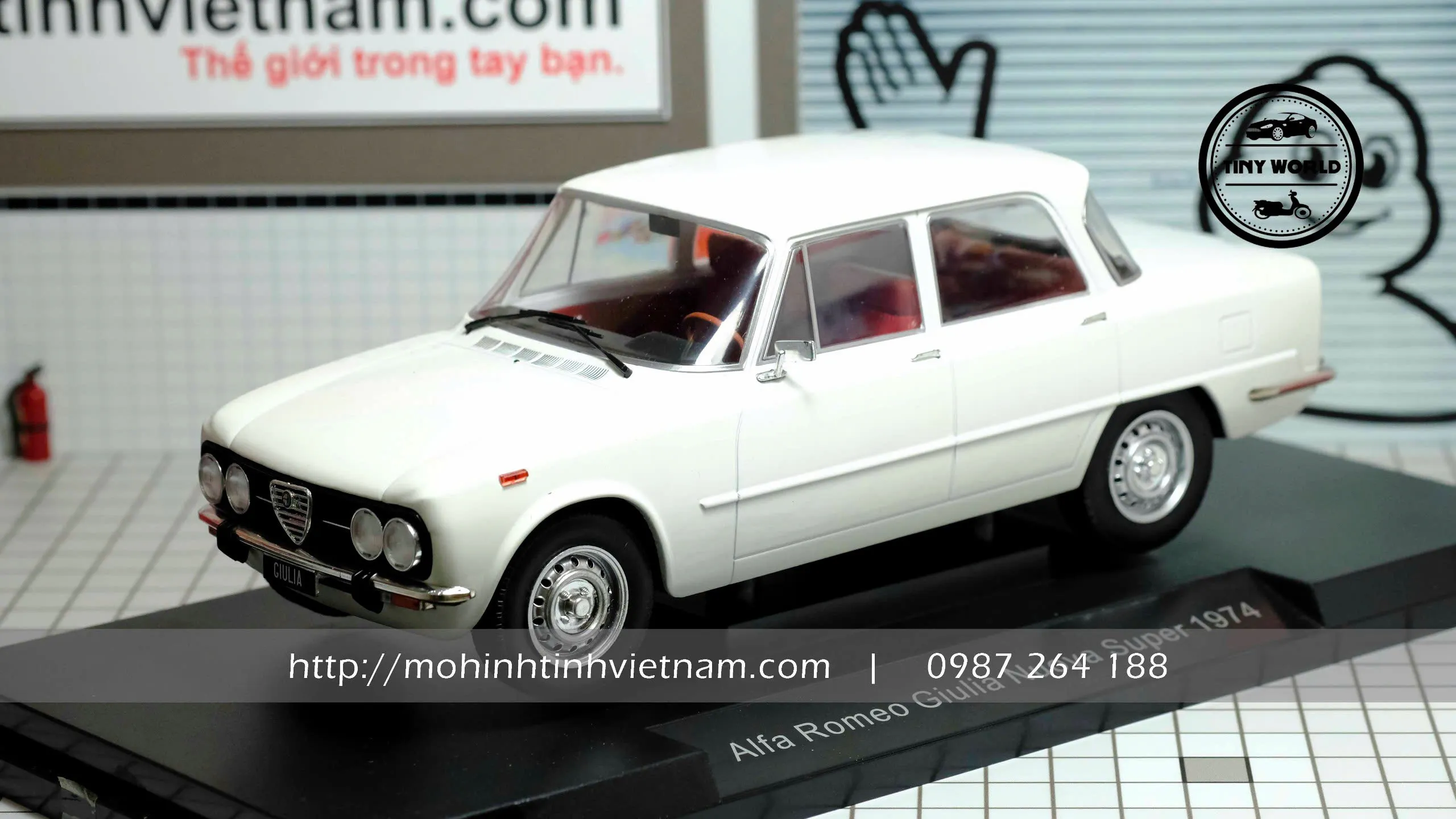 MÔ HÌNH Ô TÔ ALFA ROMEO GIULIA NUOVA SUPER 1974 (TRẮNG) 1:18 MCG