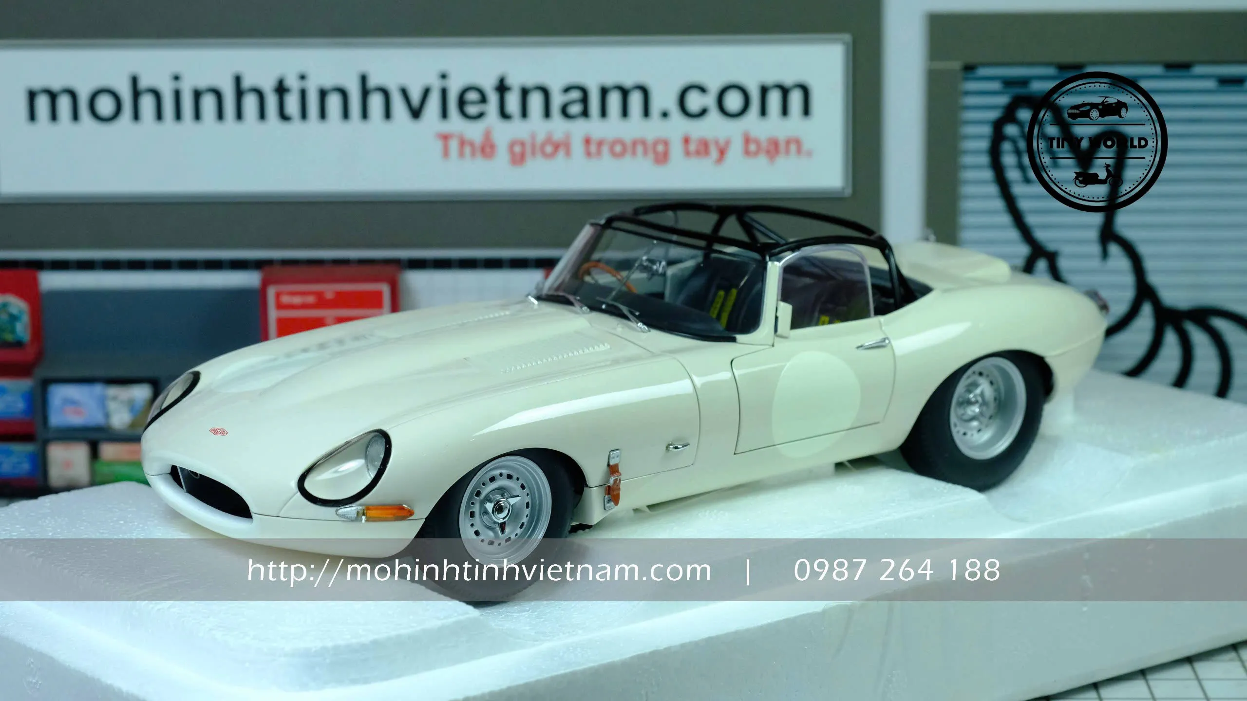 MÔ HÌNH Ô TÔ JAGUAR E-TYPE LIGHTWEIGHT (TRẮNG) 1:18 AUTOART