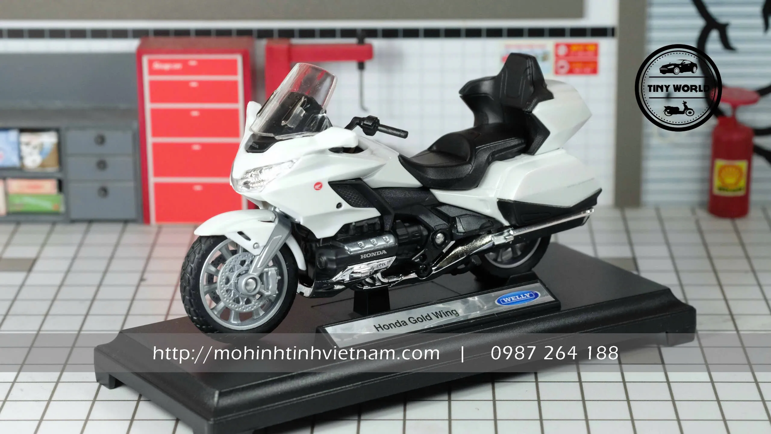 MÔ HÌNH XE MÁY HONDA GOLDWING (TRẮNG) 1:18 WELLY