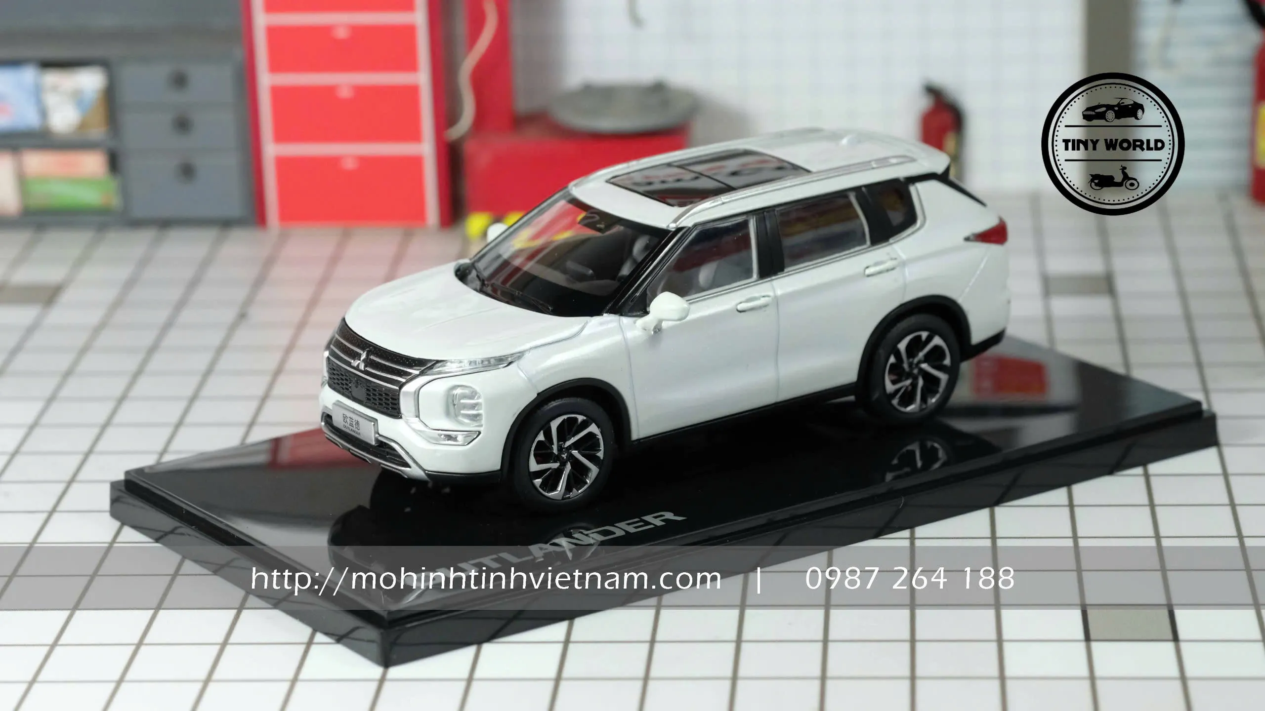 MÔ HÌNH Ô TÔ MITSUBISHI OUTLANDER 2023 (TRẮNG) 1:43 DEALER