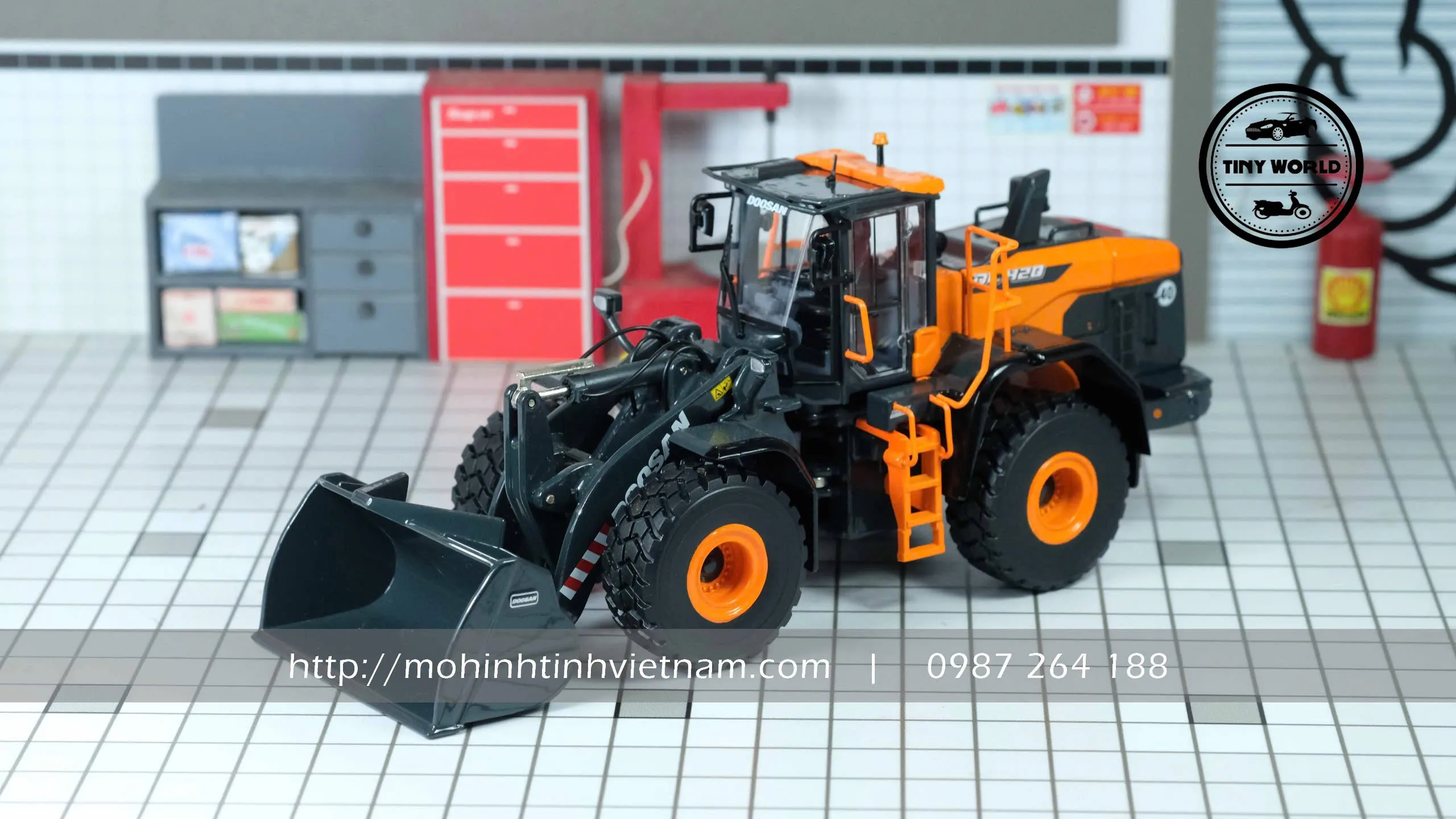 MÔ HÌNH MÁY XÚC LẬT DOOSAN DL420 MODEL 99-10101 (CAM) 1:50 IMC
