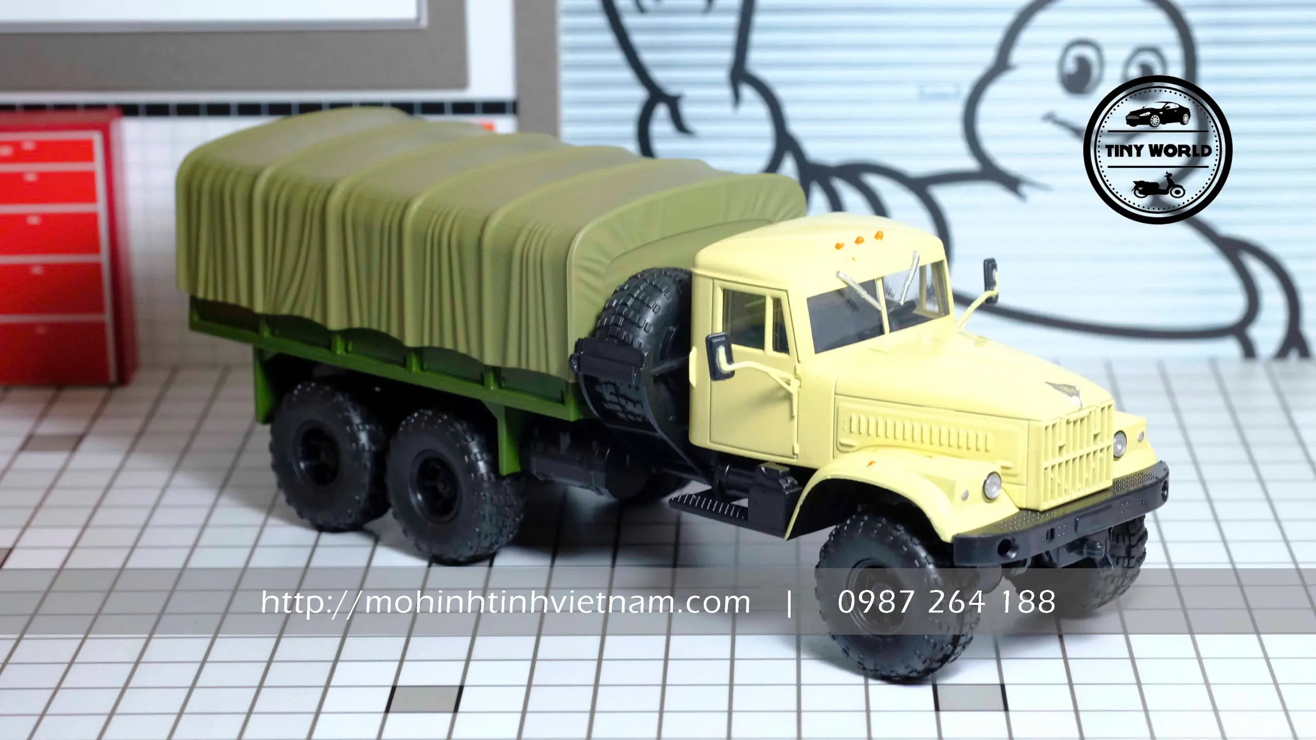 MÔ HÌNH Ô TÔ KRAZ-255B1 (TRẮNG SỮA) 1:43 SSM